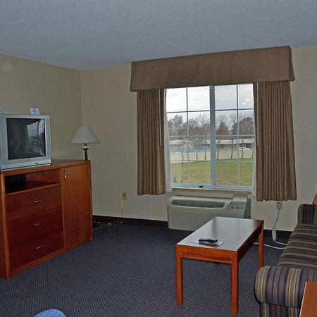 Paola Inn And Suites Quarto foto