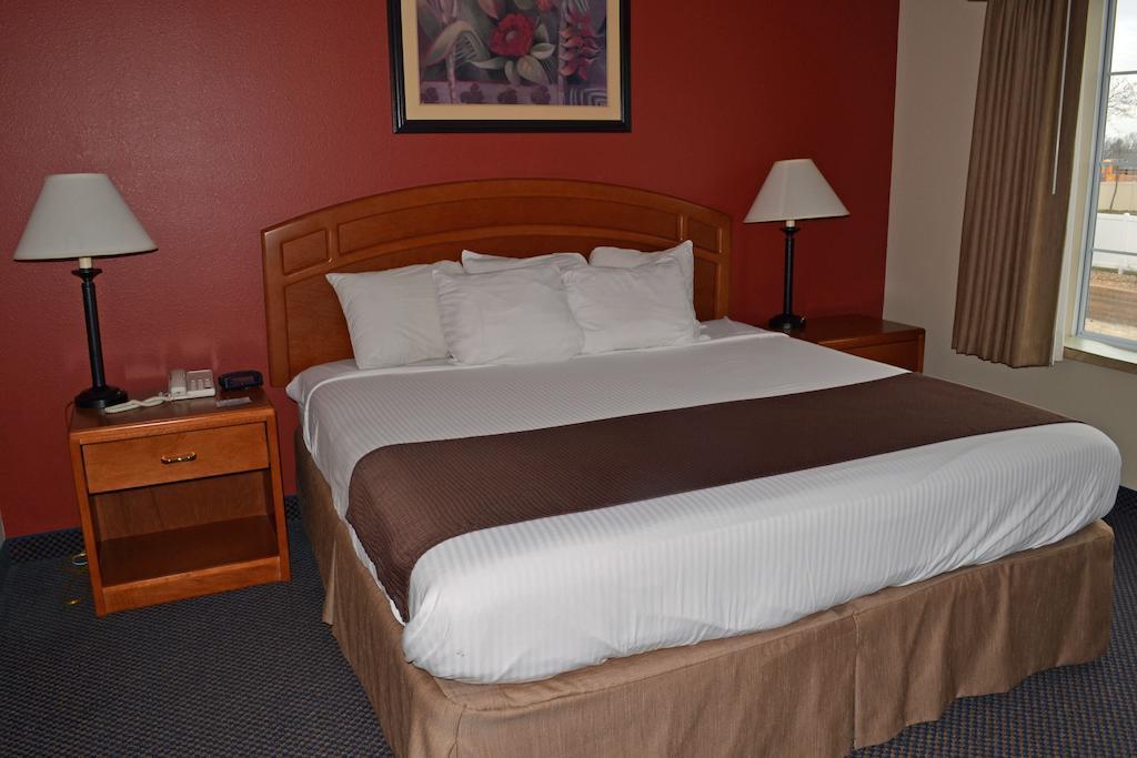 Paola Inn And Suites Quarto foto