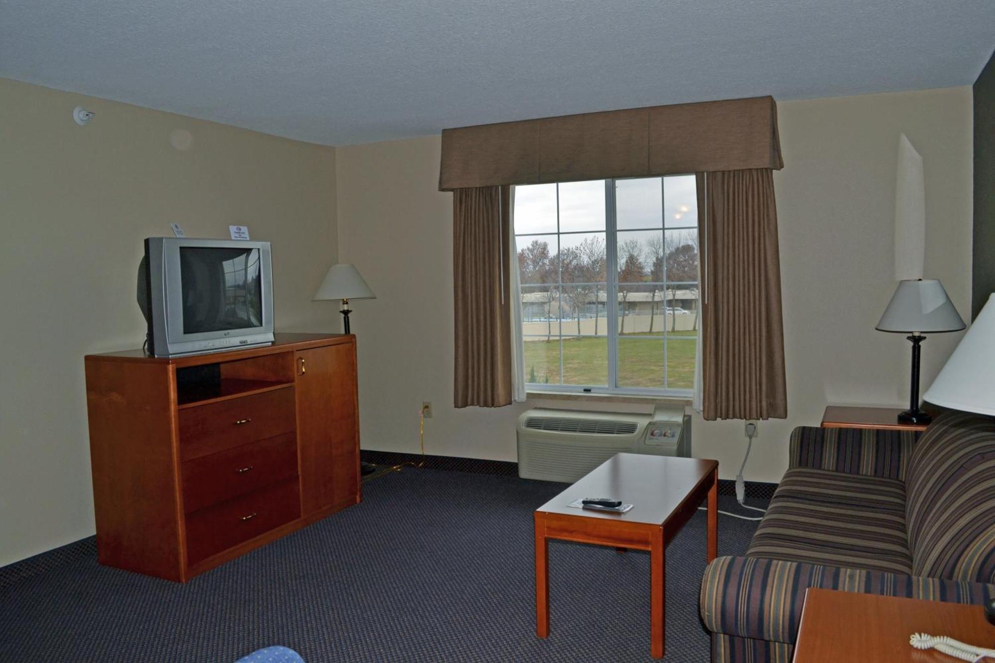 Paola Inn And Suites Quarto foto