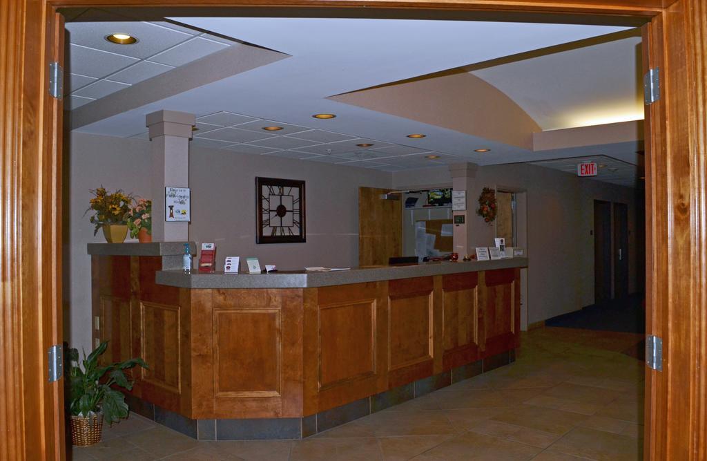 Paola Inn And Suites Exterior foto