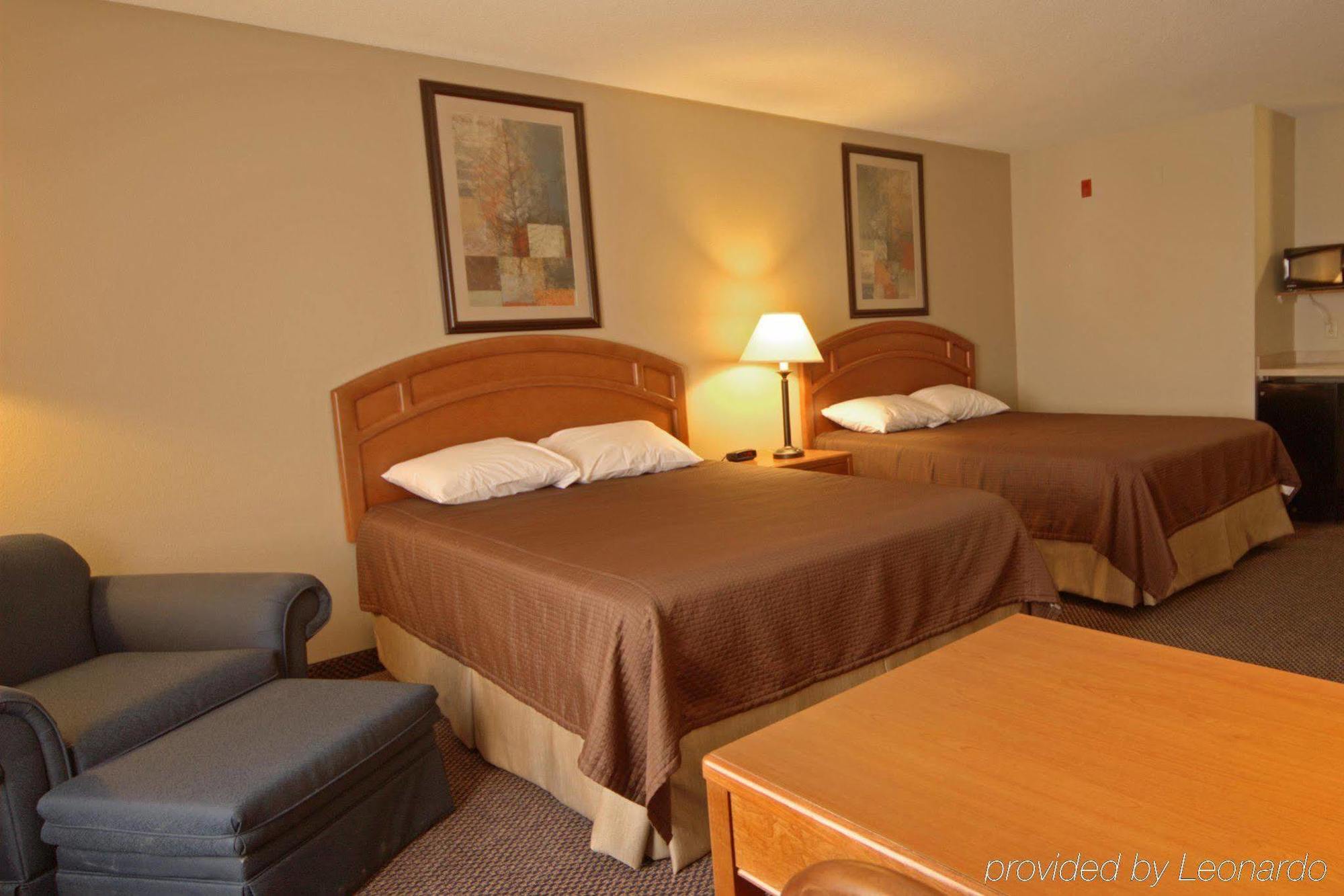 Paola Inn And Suites Exterior foto
