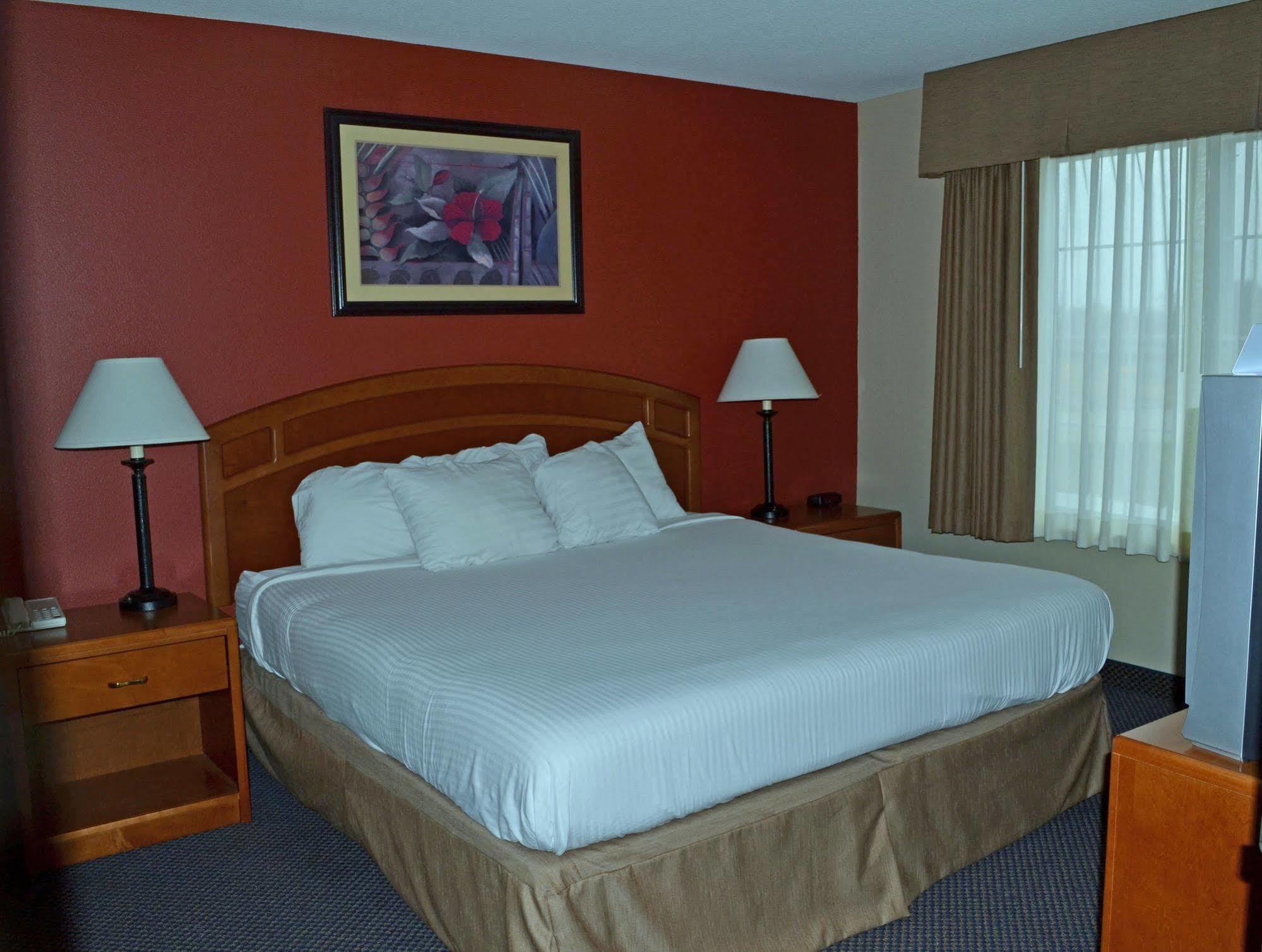 Paola Inn And Suites Exterior foto
