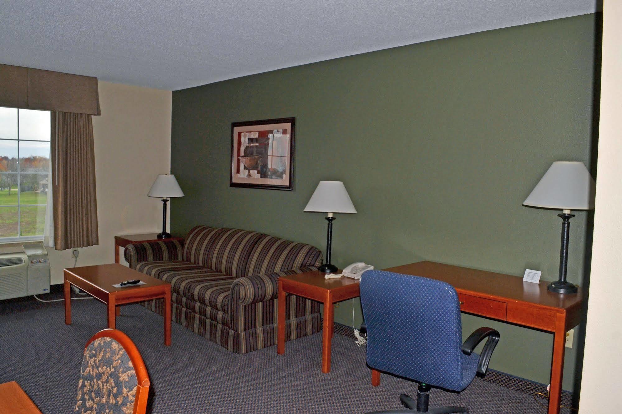 Paola Inn And Suites Exterior foto